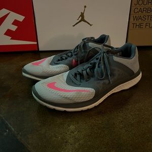 Women’s 9.5 Nike FS Lite Run 3 Shoes